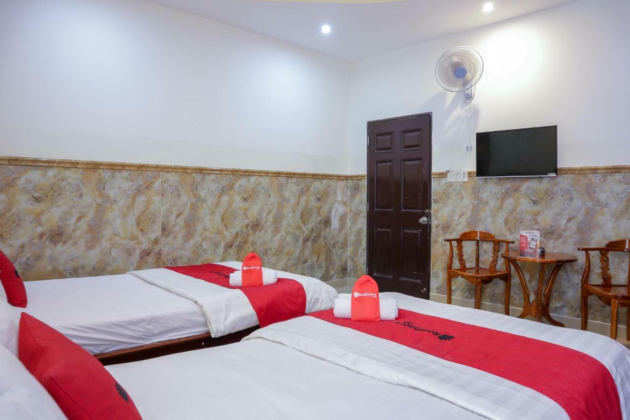 Reddoorz Plus Near Mien Tay Bus Station 2 Ho Chi Minh City Exterior photo